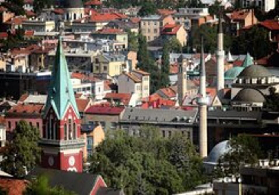 A picture of the city of Sarajevo where a church and a mosque are seen close to each other